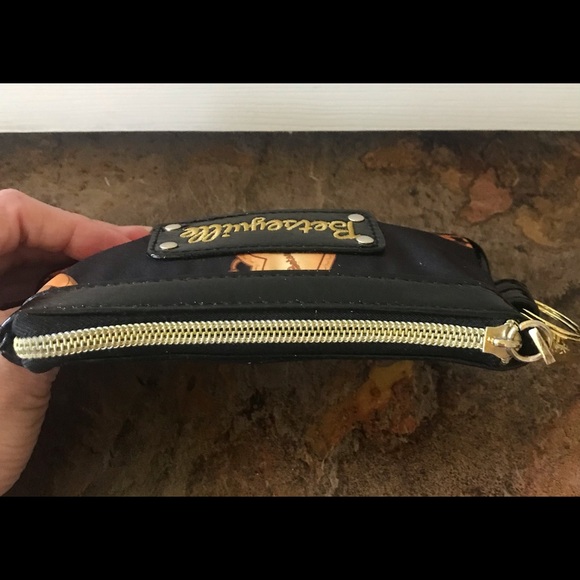 🆕🔥BETSY JOHNSON SUPER CUTE BEAUTIFUL BLACK&BEAUTIFUL DESIGNED POUCH NWOT!! - Picture 9 of 12